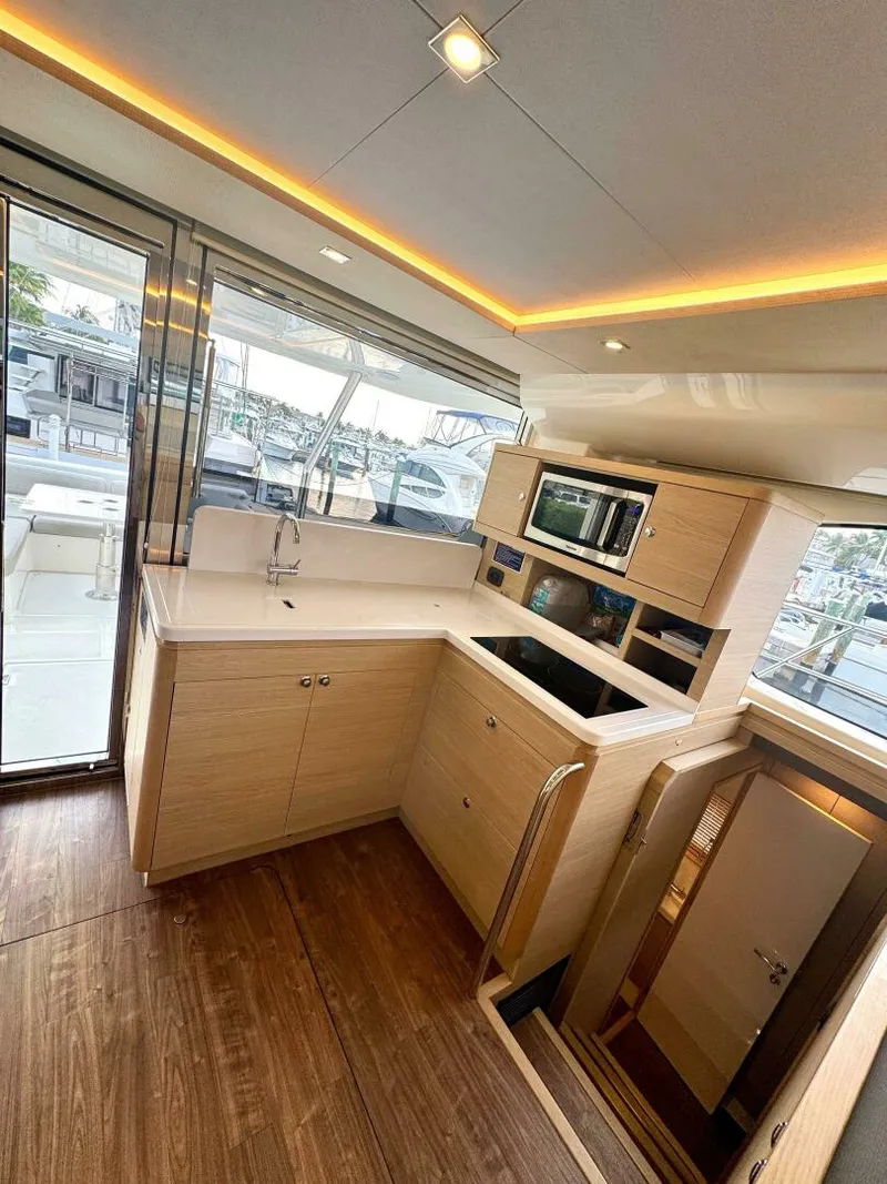 Slide: The Image of Aquila 44 PC 2023 - 4793079