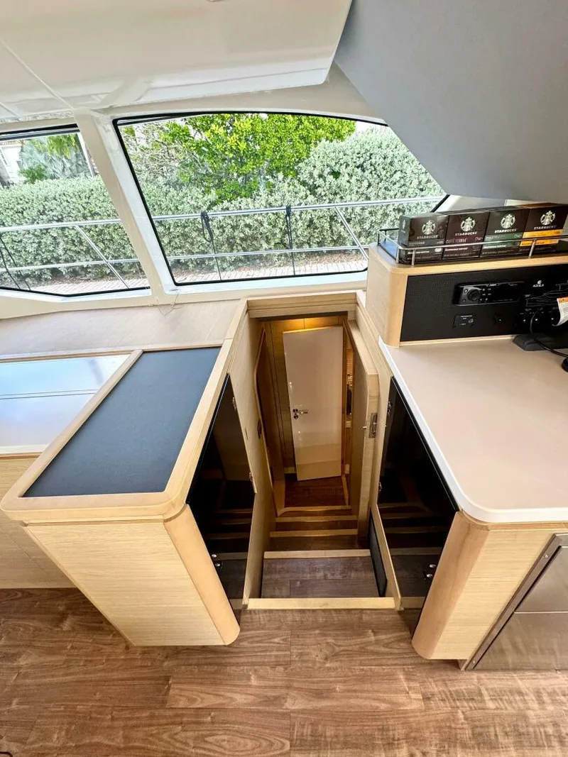 Slide: The Image of Aquila 44 PC 2023 - 4793159