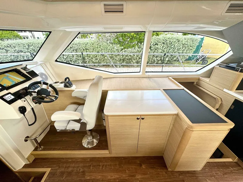 Slide: The Image of Aquila 44 PC 2023 - 4793162