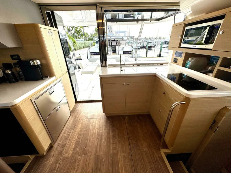 Slide: The Image of Aquila 44 PC 2023 - 4793173