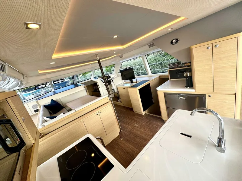 Slide: The Image of Aquila 44 PC 2023 - 4793189