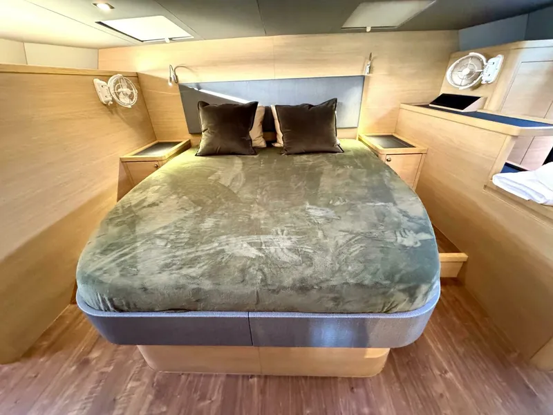 Slide: The Image of Aquila 44 PC 2023 - 4793196