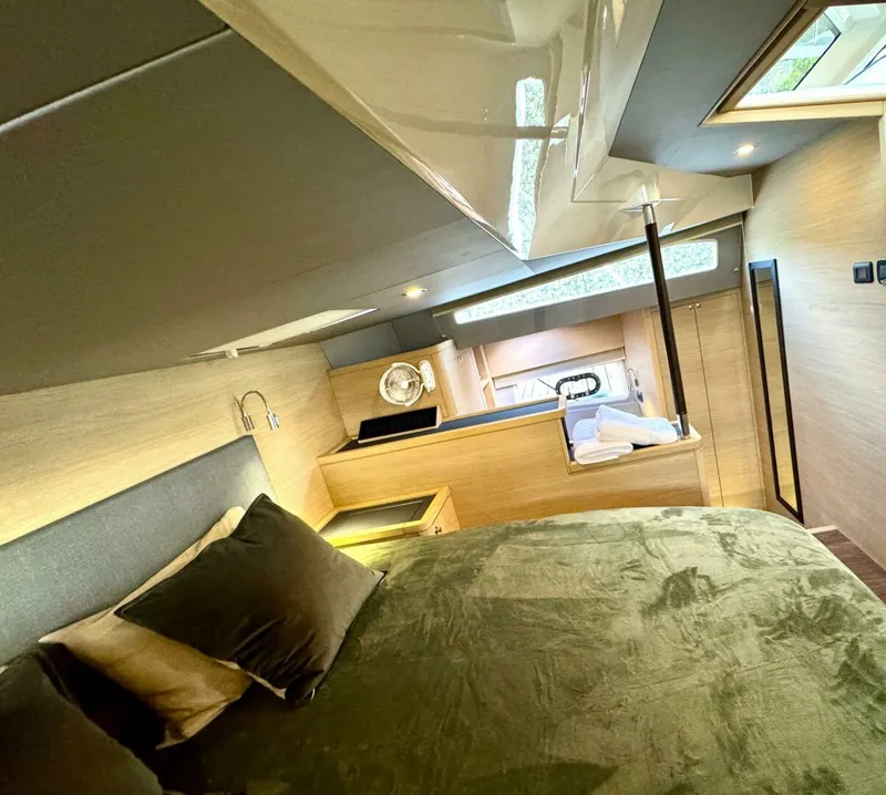 Slide: The Image of Aquila 44 PC 2023 - 4793199