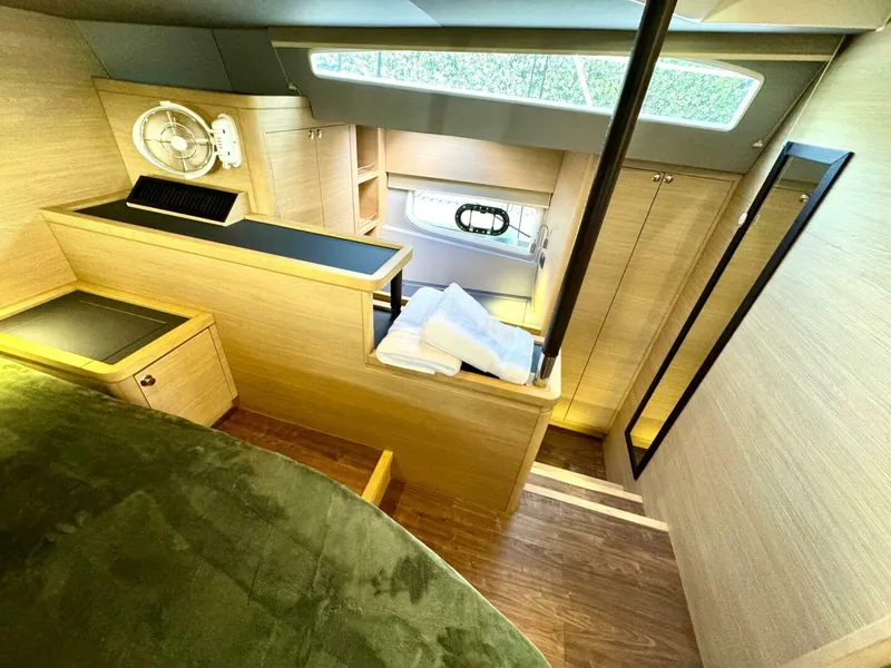 Slide: The Image of Aquila 44 PC 2023 - 4793200