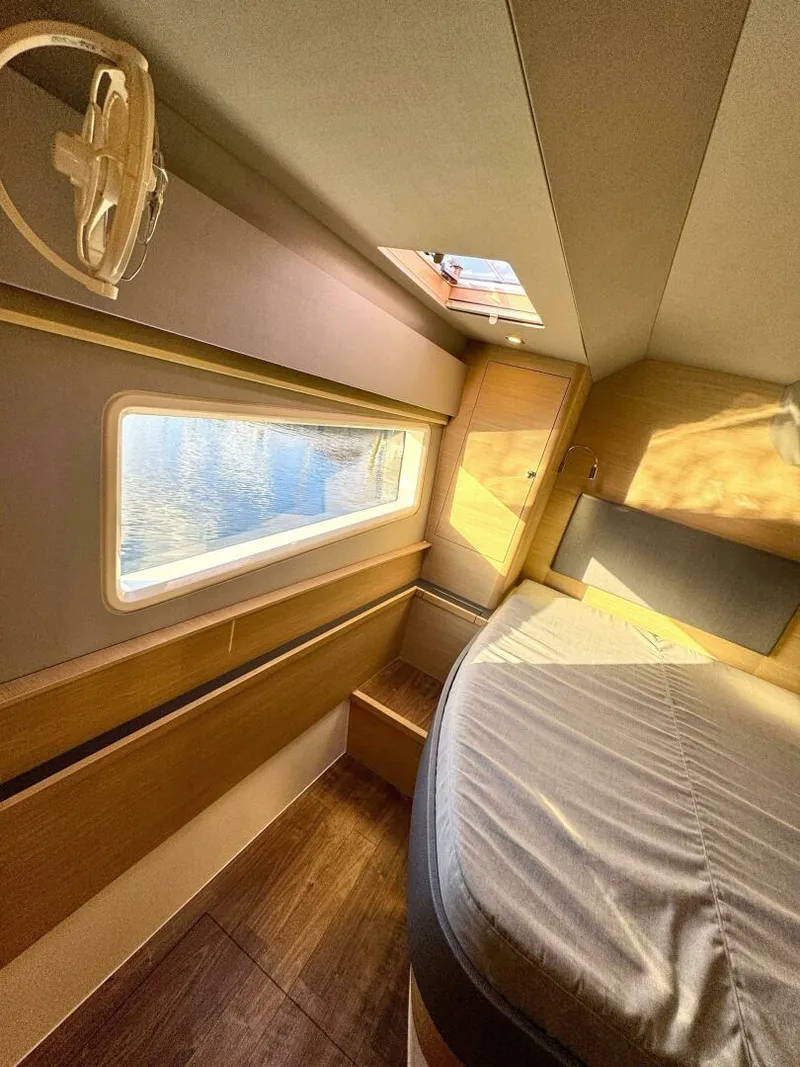 Slide: The Image of Aquila 44 PC 2023 - 4793209