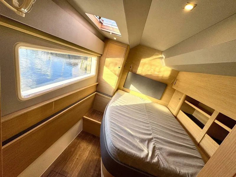 Slide: The Image of Aquila 44 PC 2023 - 4793211