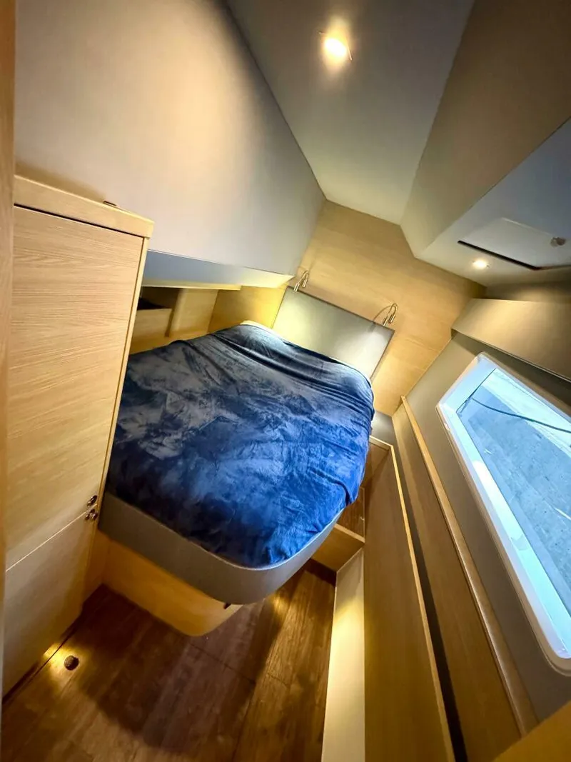 Slide: The Image of Aquila 44 PC 2023 - 4793222