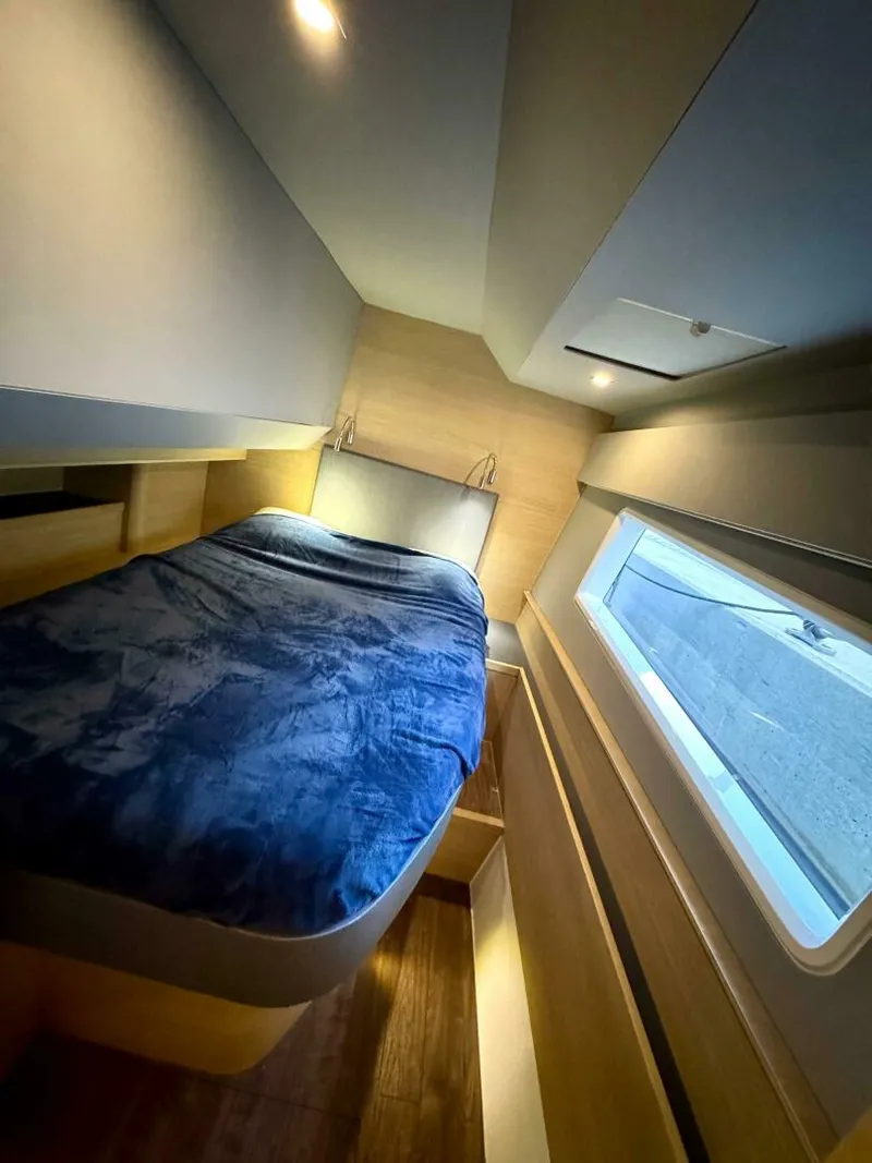 Slide: The Image of Aquila 44 PC 2023 - 4793224