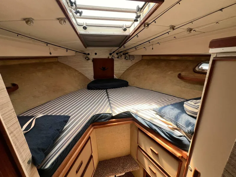 Slide: The Image of Bertram 35 Convertible 1982 - 4796131