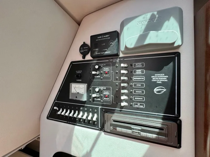 Slide: The Image of Crownline Boats 264CR 2020 - 4796378