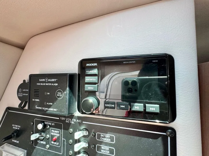 Slide: The Image of Crownline Boats 264CR 2020 - 4796380