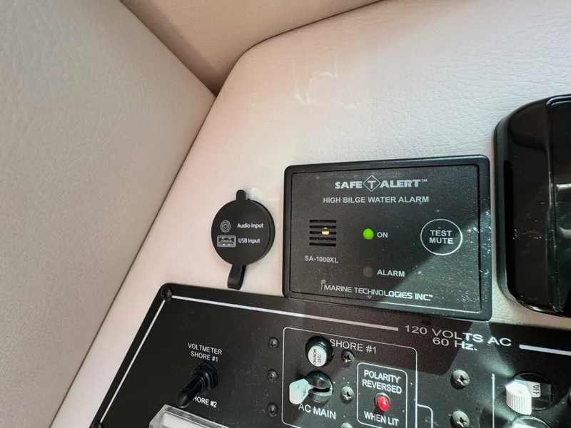 Slide: The Image of Crownline Boats 264CR 2020 - 4796382