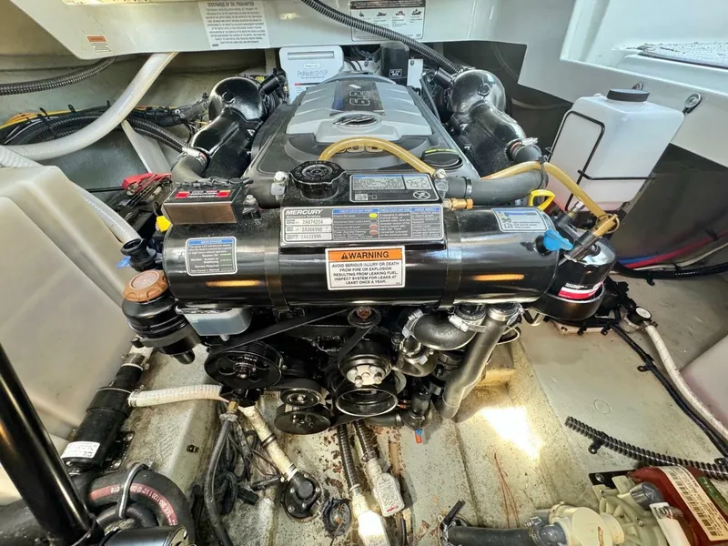 Slide: The Image of Crownline Boats 264CR 2020 - 4796414