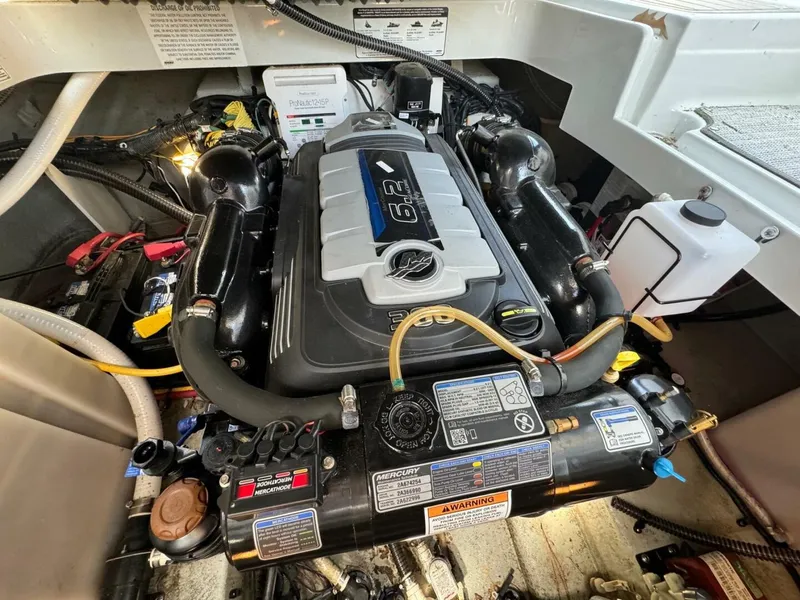 Slide: The Image of Crownline Boats 264CR 2020 - 4796419