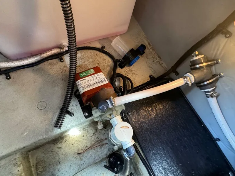 Slide: The Image of Crownline Boats 264CR 2020 - 4796425