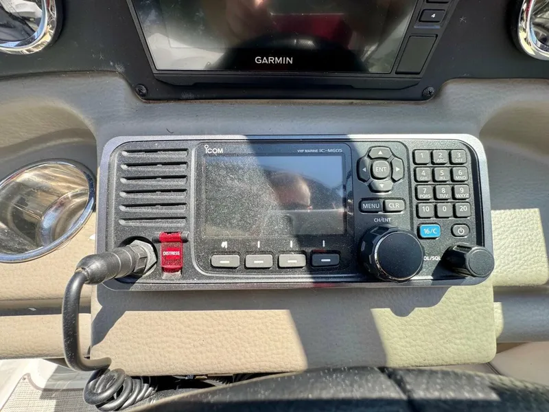 Slide: The Image of Crownline Boats 264CR 2020 - 4796281