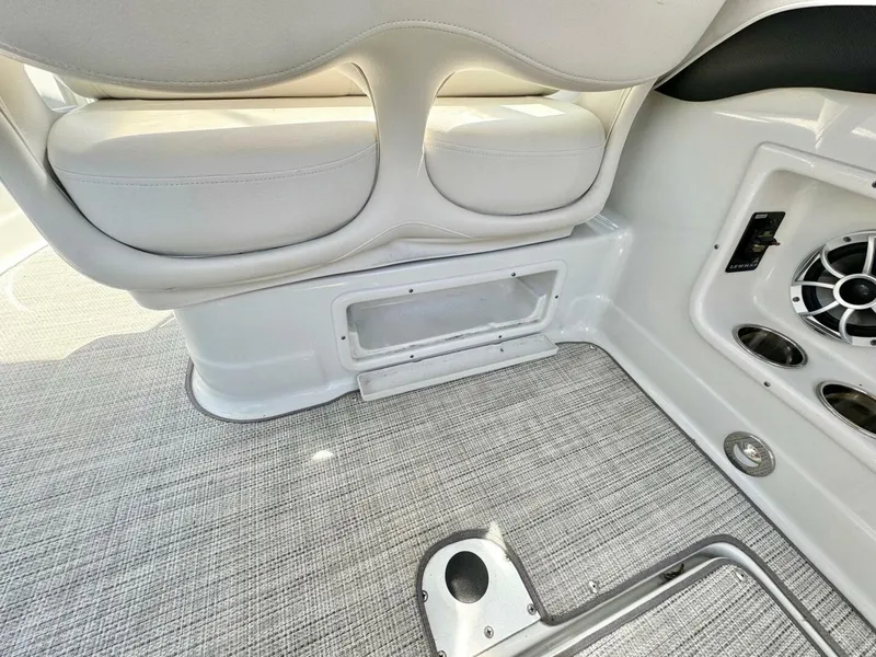 Slide: The Image of Crownline Boats 264CR 2020 - 4796285