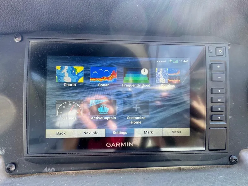 Slide: The Image of Crownline Boats 264CR 2020 - 4796300