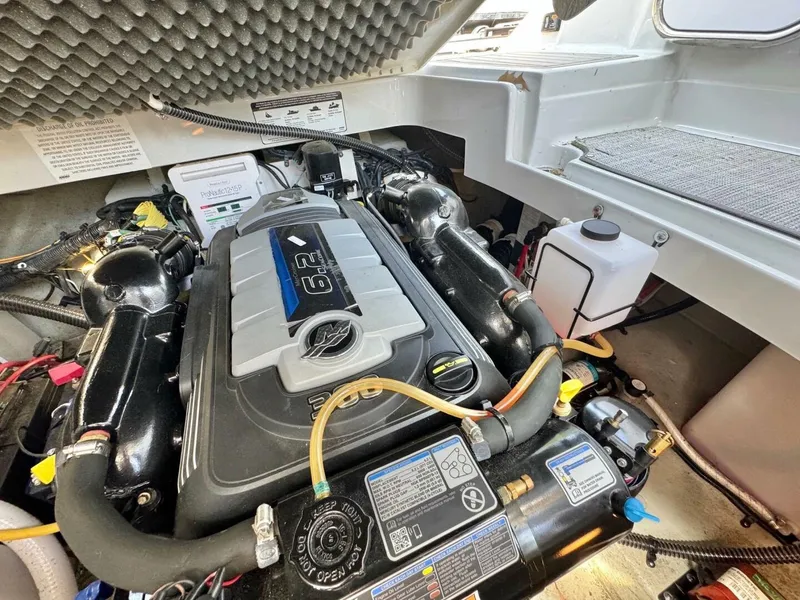 Slide: The Image of Crownline Boats 264CR 2020 - 4796311