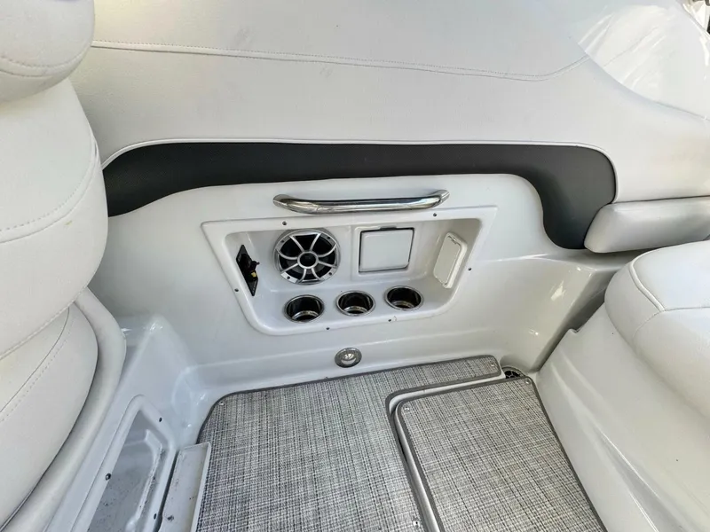 Slide: The Image of Crownline Boats 264CR 2020 - 4796345