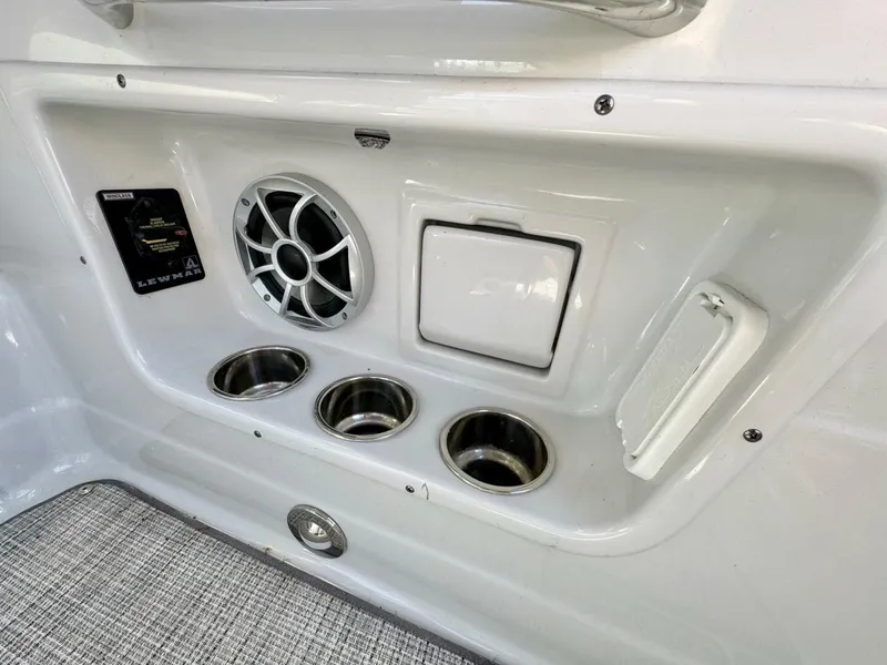 Slide: The Image of Crownline Boats 264CR 2020 - 4796346