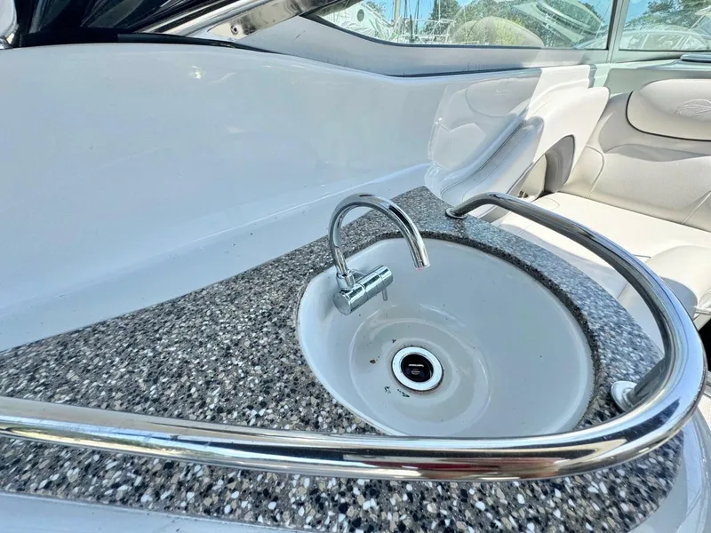 Slide: The Image of Crownline Boats 264CR 2020 - 4796349