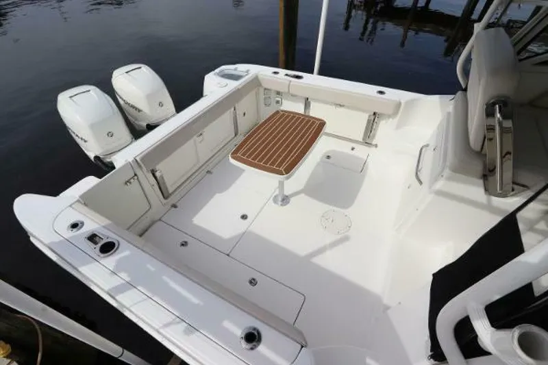 Slide: The Image of Boston Whaler 315 Conquest 2019 - 4798660