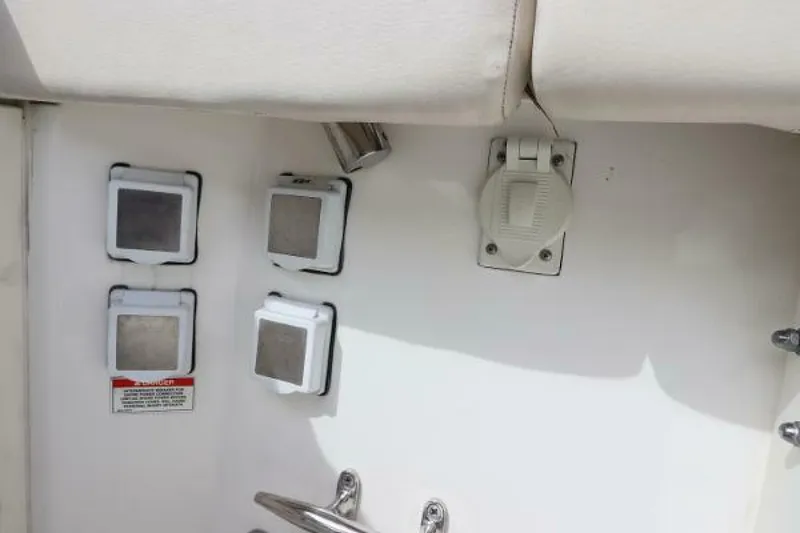 Slide: The Image of Boston Whaler 315 Conquest 2019 - 4798663