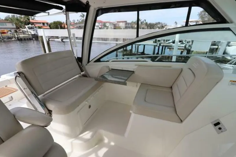 Slide: The Image of Boston Whaler 315 Conquest 2019 - 4798669