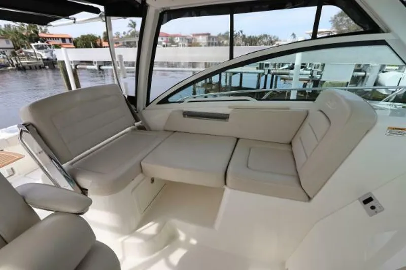Slide: The Image of Boston Whaler 315 Conquest 2019 - 4798670