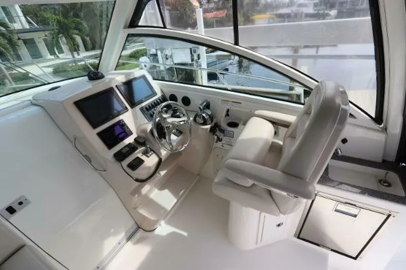 Slide: The Image of Boston Whaler 315 Conquest 2019 - 4798671