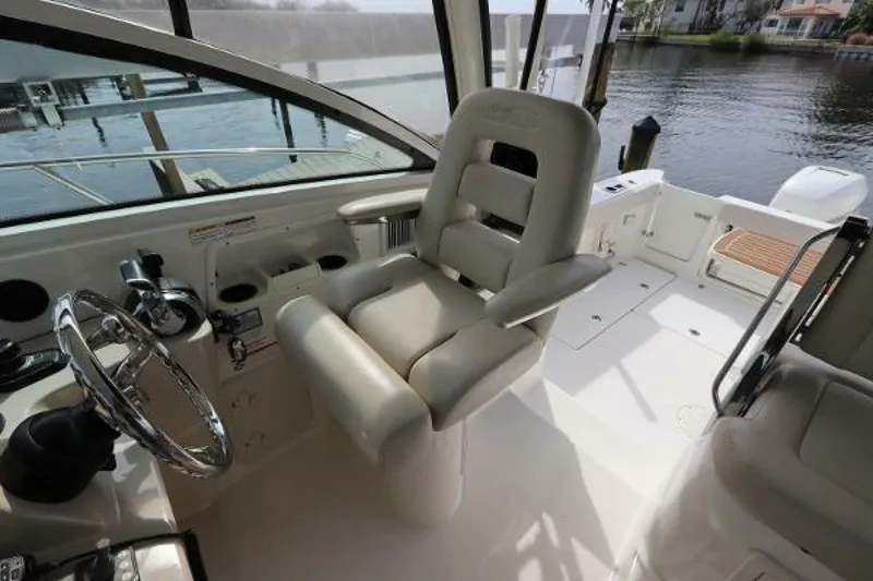 Slide: The Image of Boston Whaler 315 Conquest 2019 - 4798672