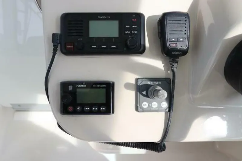 Slide: The Image of Boston Whaler 315 Conquest 2019 - 4798677