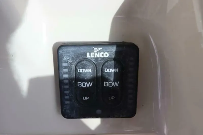 Slide: The Image of Boston Whaler 315 Conquest 2019 - 4798678