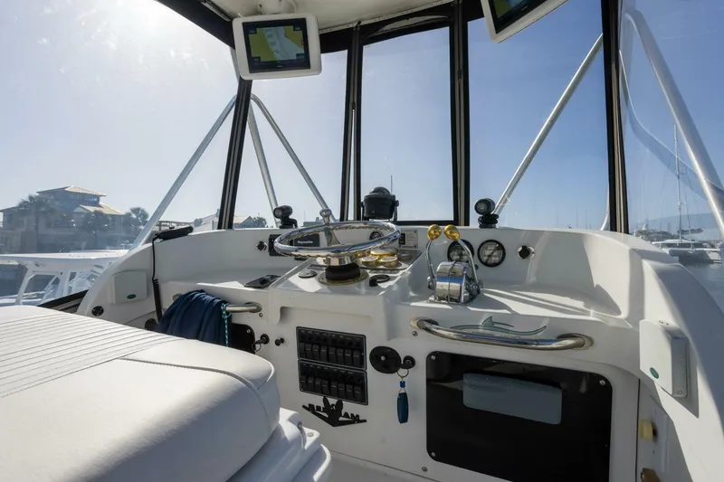 Slide: The Image of Bertram 31 Viajero- Helm 1974 Princess 31 Viajero - 4799461