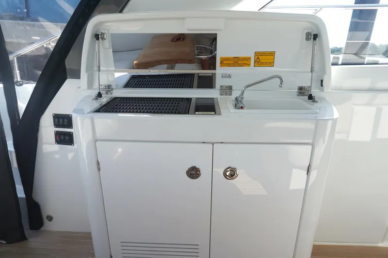 Slide: The Image of 2022 Beneteau Grand Turismo 41 War Downs Eagle Wet Bar - 4798716