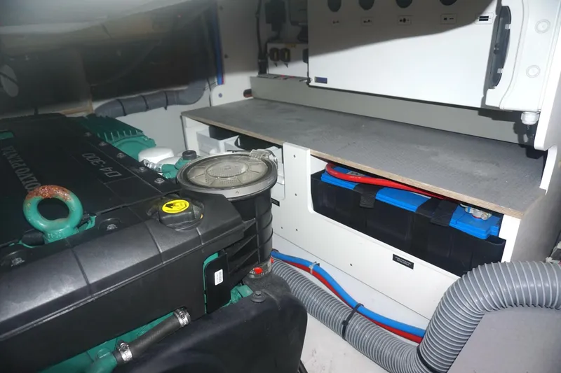 Slide: The Image of 2022 Beneteau Grand Turismo 41 War Downs Eagle Batteries - 4798717