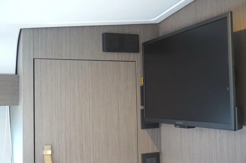 Slide: The Image of 2022 Beneteau Grand Turismo 41 War Downs Eagle TV - 4798641