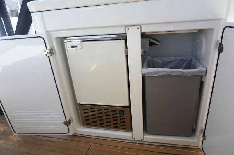 Slide: The Image of 2022 Beneteau Grand Turismo 41 War Downs Eagle Galley (2) - 4798643