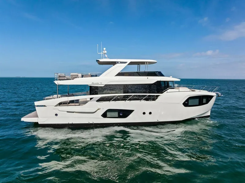 Slide: The Image of 2026 Absolute 70 Navetta - Profile - 5948063