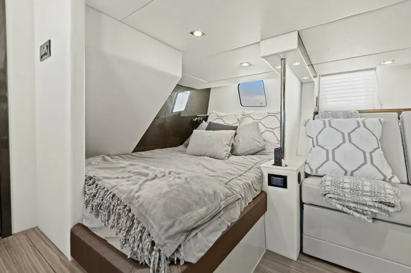 Slide: The Image of 2018 Cruisers Yachts 45 Cantius - Perfect Match - Master Stateroom - 4801670