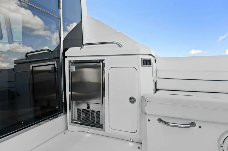 Slide: The Image of 2018 Cruisers Yachts 45 Cantius - Perfect Match - Cockpit Grill - 4801632