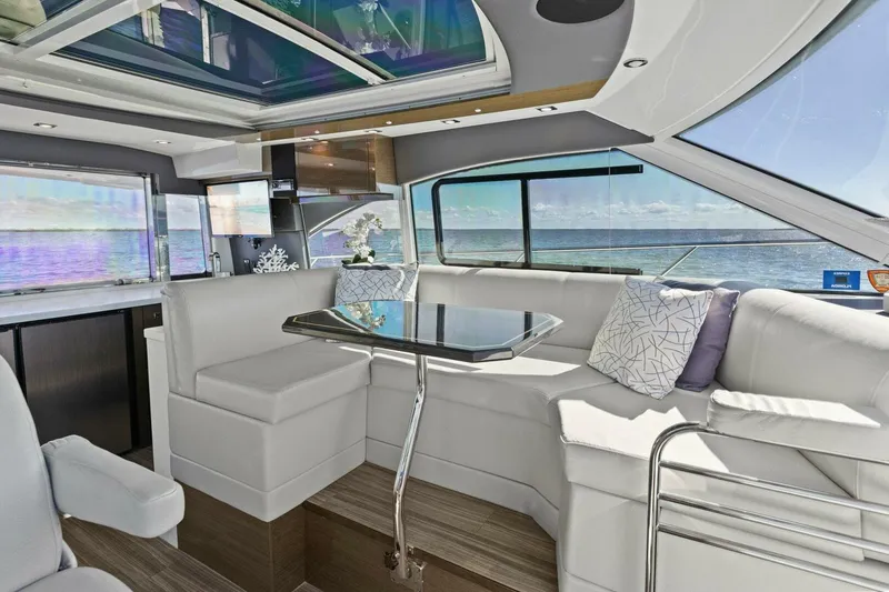Slide: The Image of 2018 Cruisers Yachts 45 Cantius - Perfect Match - Salon Dinette - 4801643