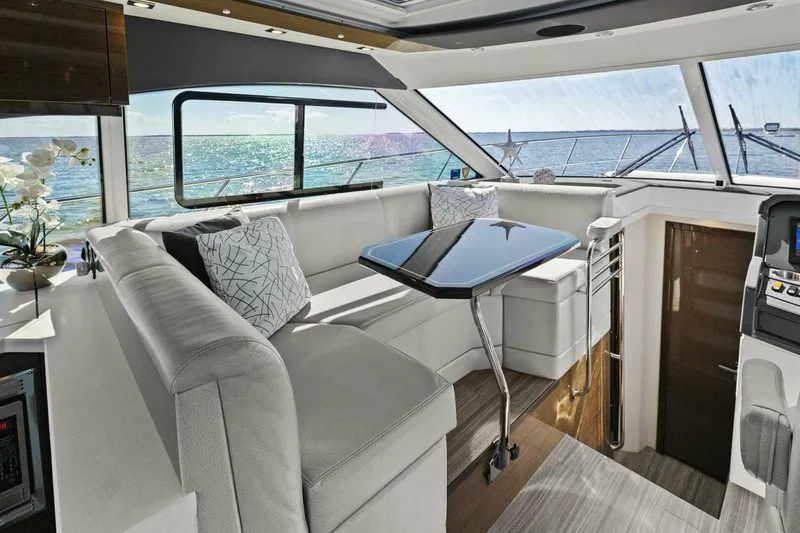 Slide: The Image of 2018 Cruisers Yachts 45 Cantius - Perfect Match - Salon Dinette - 4801645