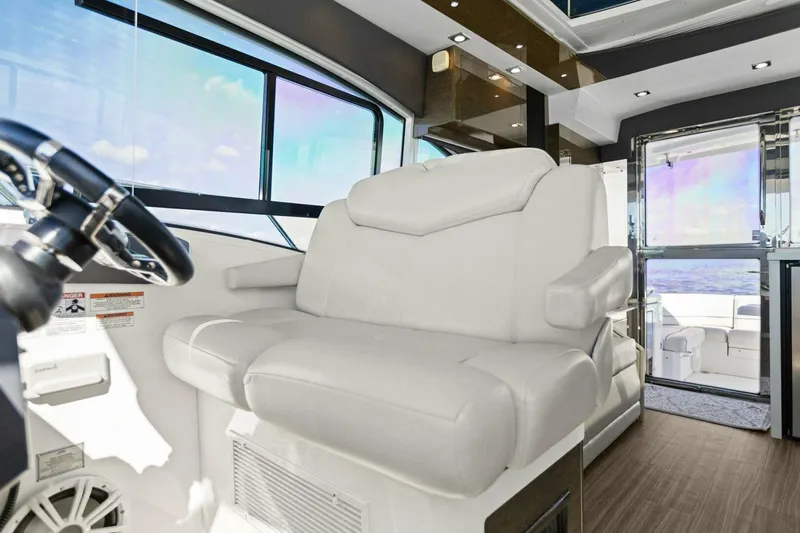 Slide: The Image of 2018 Cruisers Yachts 45 Cantius - Perfect Match - Helm - 4801642