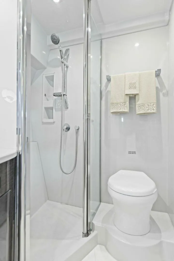 Slide: The Image of 2018 Cruisers Yachts 45 Cantius - Perfect Match - Master Head - 4801663