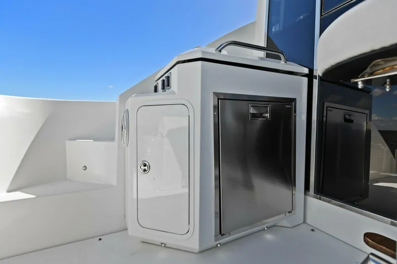 Slide: The Image of 2018 Cruisers Yachts 45 Cantius - Perfect Match - Cockpit Grill - 4801627