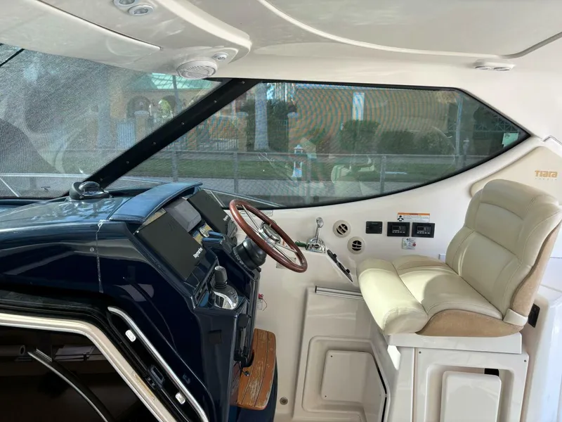 Slide: The Image of Tiara 3900 Sovran 2010 - 4805898