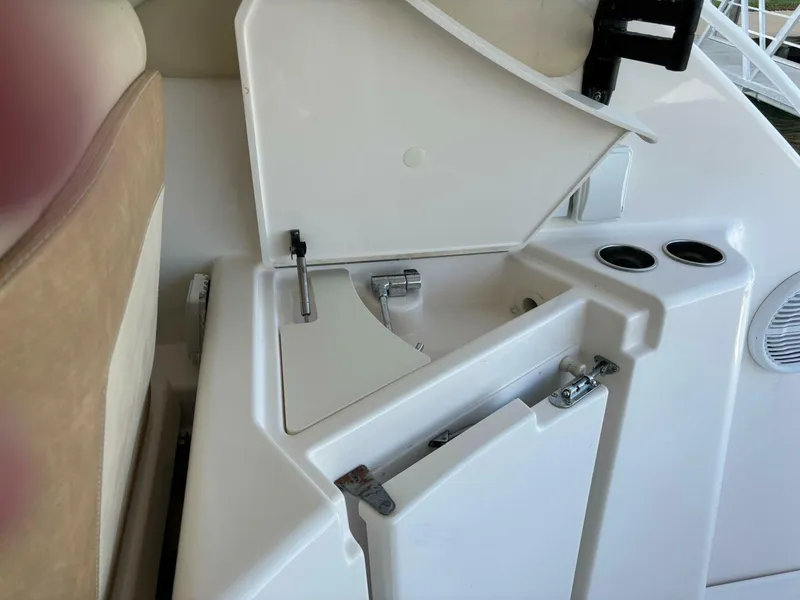 Slide: The Image of Tiara 3900 Sovran 2010 - 4805915