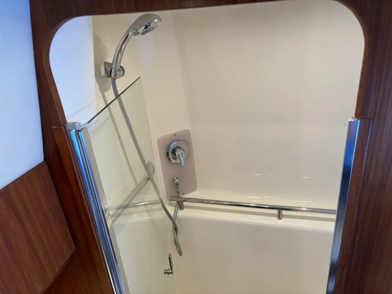 Slide: The Image of Tiara 3900 Sovran 2010 - 4805854